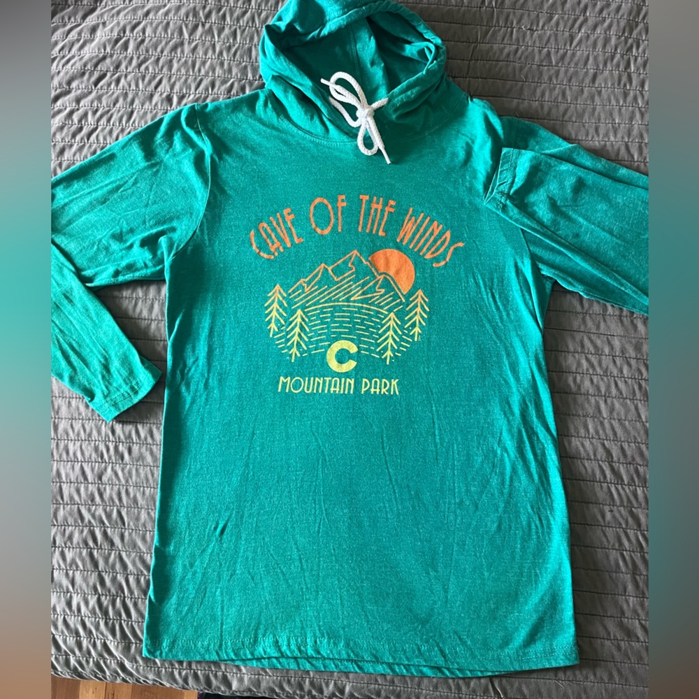 Lightweight Hooded Tee Cave of the Winds Mountain Park Unisex Size S